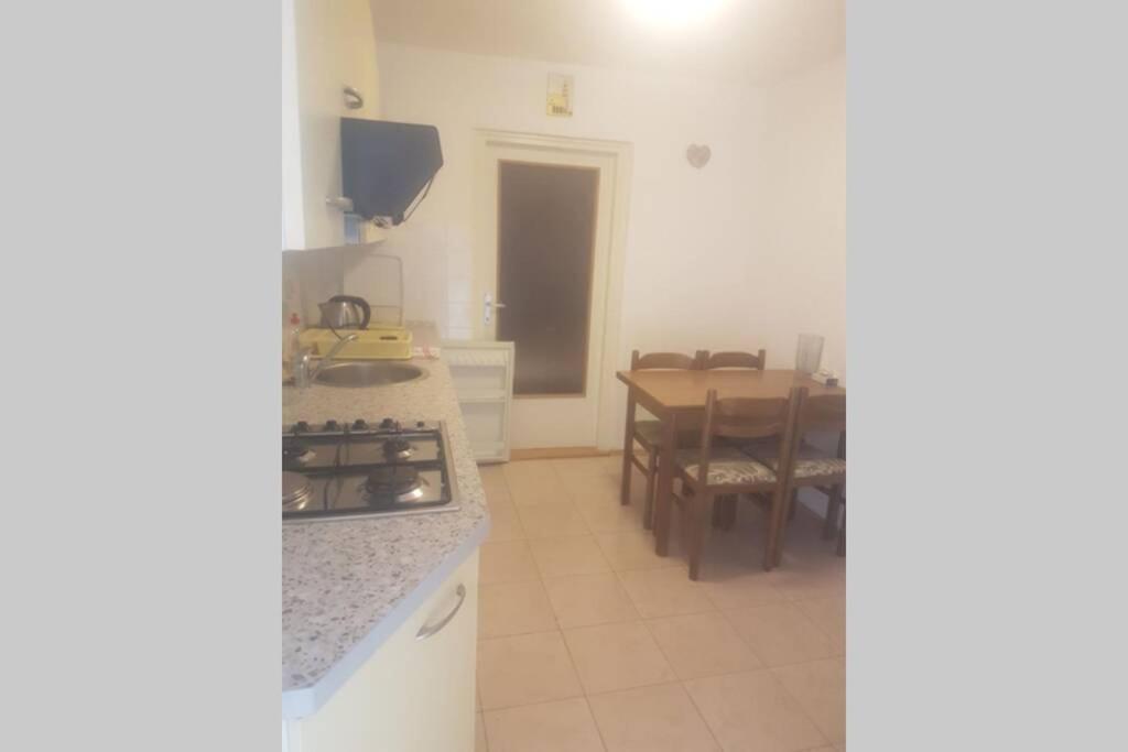 Apartman Nela Brela Eksteriør billede
